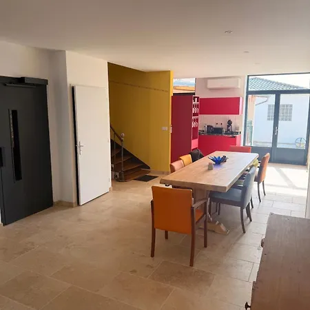 Maison Climatisee Avec Terrasse Et Ascenseur Lauzerte